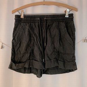 UNIVERSAL THREAD shorts
